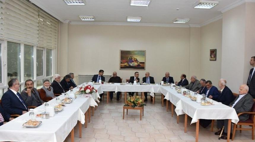 Vali Kemal &Ccedil;eber, Y&uuml;cel Huzurevini Ziyaret Etti