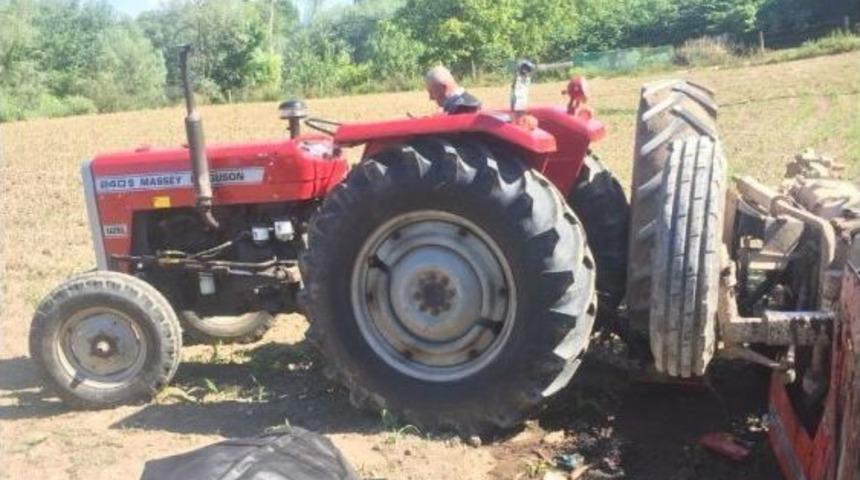 S&uuml;r&uuml;c&uuml;s&uuml;n&uuml;n Direksiyon Hakimiyetini Kaybettiği Trakt&ouml;r Devrildi: 1 &Ouml;l&uuml;