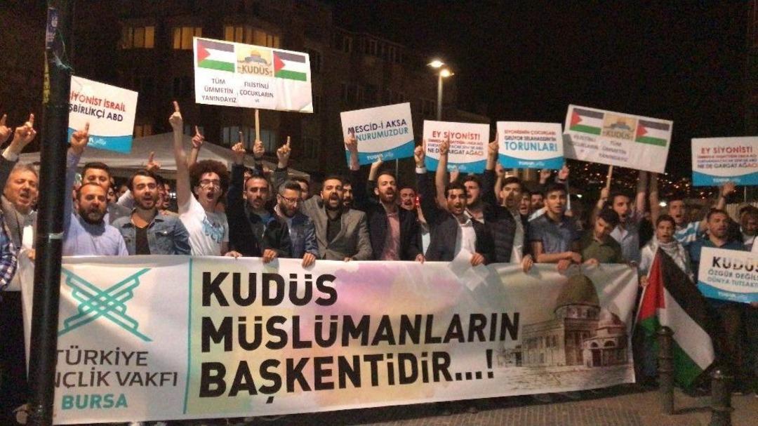 İlk Teravihte İsrail&rsquo;e Lanet Okundu