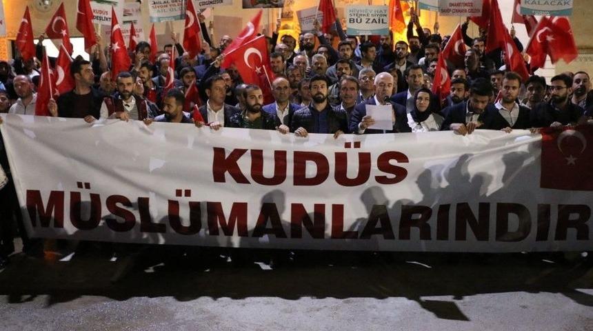 İlk Teravih Namazında Dualar Filistinliler İ&ccedil;in