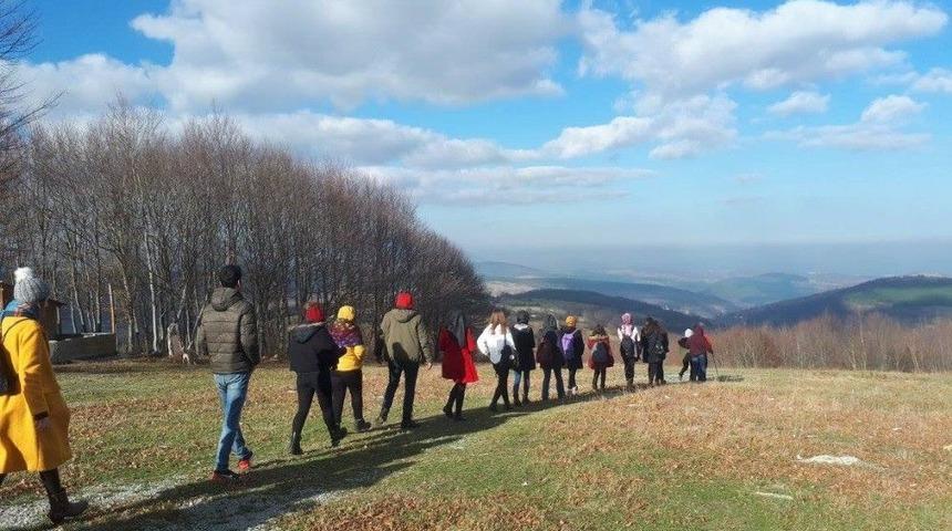 İlkadımlı Gen&ccedil;lere Doğa Kampı Eğitimi