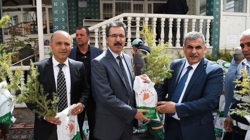 Yeşilyurt Belediyesi’nden 4 Yılda 65 Bin Fidan