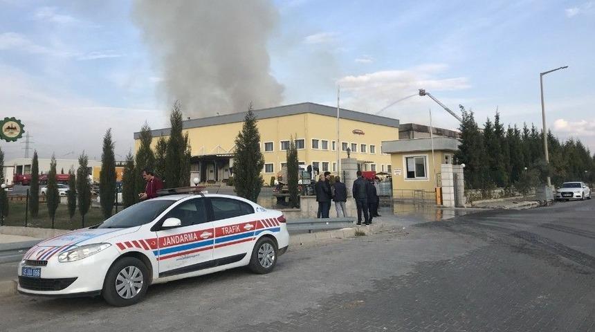 Akhisar&rsquo;da Fabrika Deposunda Yangın
