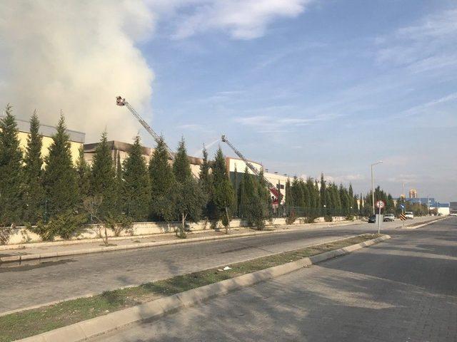 Akhisar&rsquo;da Fabrika Deposunda Yangın 2