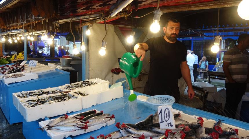 Karadeniz'de fırtına çıktı, palamut fiyatı yükseldi