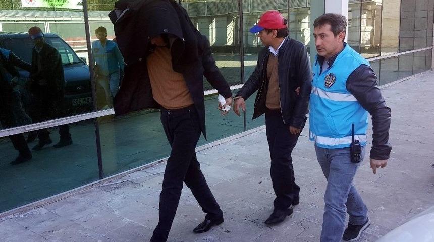 Avm&rsquo;den Hırsızlık Yapan 4 Kişi Yakalandı