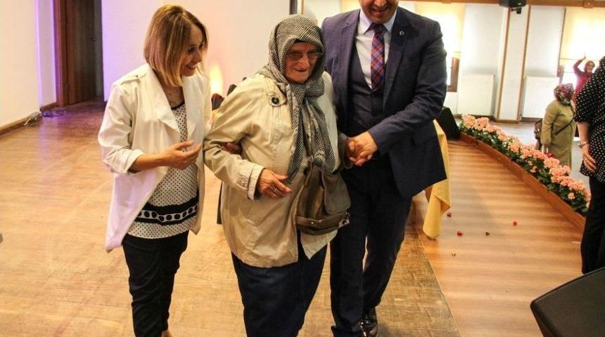 Okuma Yazma &Ouml;ğrenen 3 Kişi Umre İle &Ouml;d&uuml;llendirildi