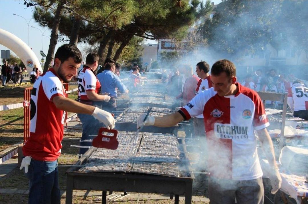 Atakum&rsquo;da Vatandaşlara 10 Ton Hamsi Dağıtıldı