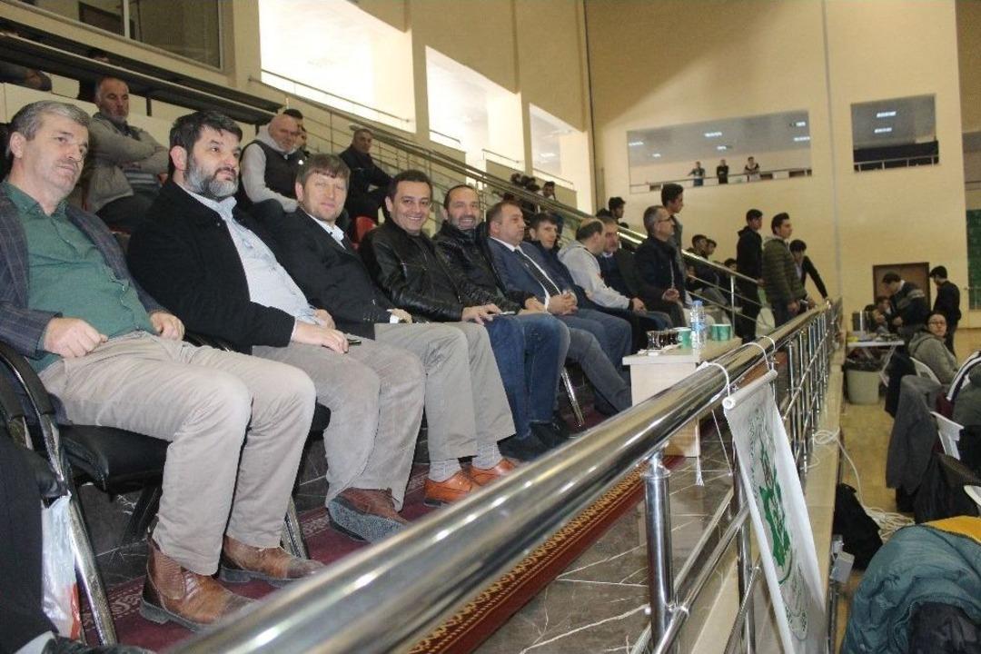 Bileğine G&uuml;venen Bu Yarışta