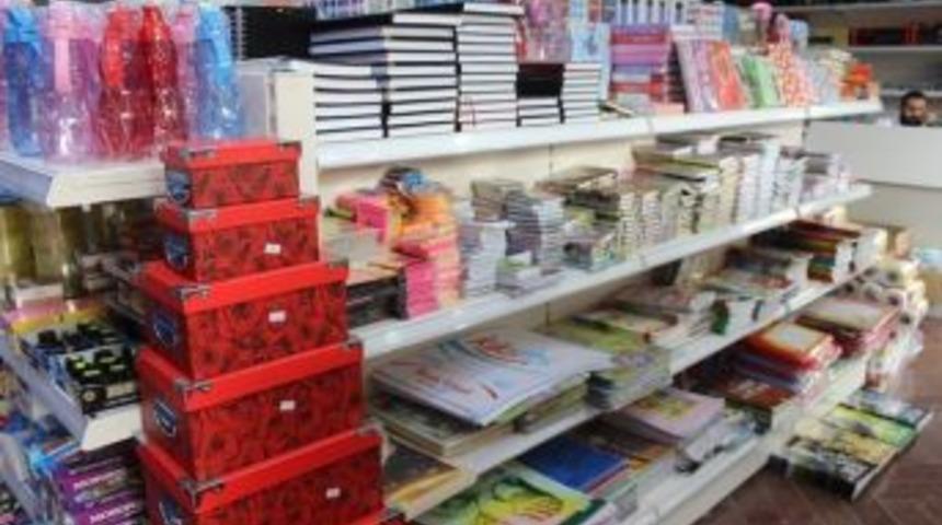 İzmit Belediyesi&rsquo;nden &Ouml;ğrencilere Kırtasiye &Ccedil;eki