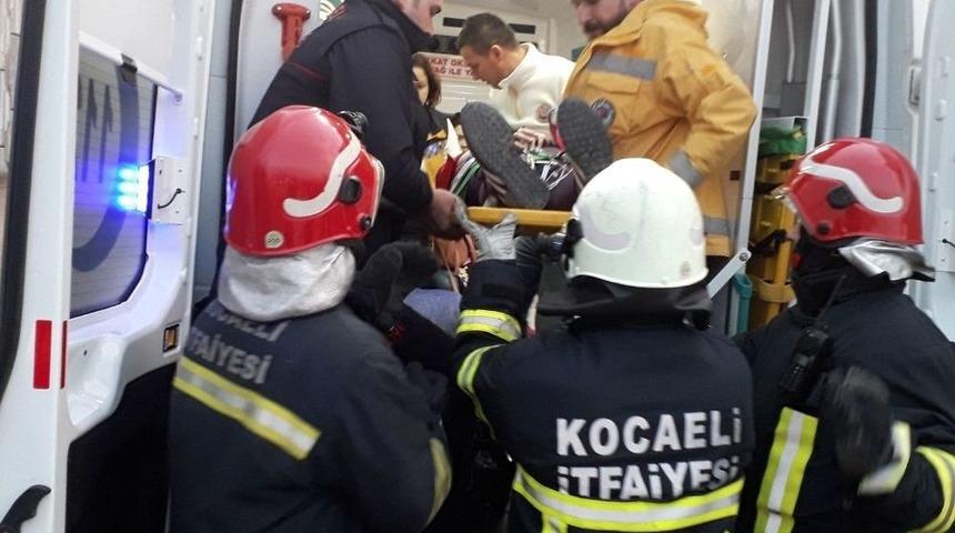 Otomobiller Kafa Kafaya &Ccedil;arpıştı: 1&rsquo;i Ağır 4 Yaralı