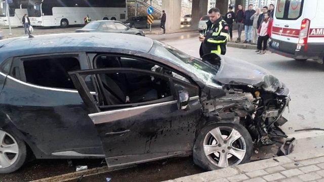 Otomobiller Kafa Kafaya Çarpıştı: 1’i Ağır 4 Yaralı