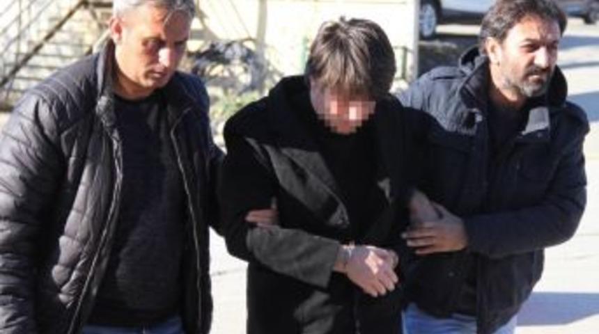 Kız Arkadaşına Laf Atana Benzettiği Polise Saldırdı