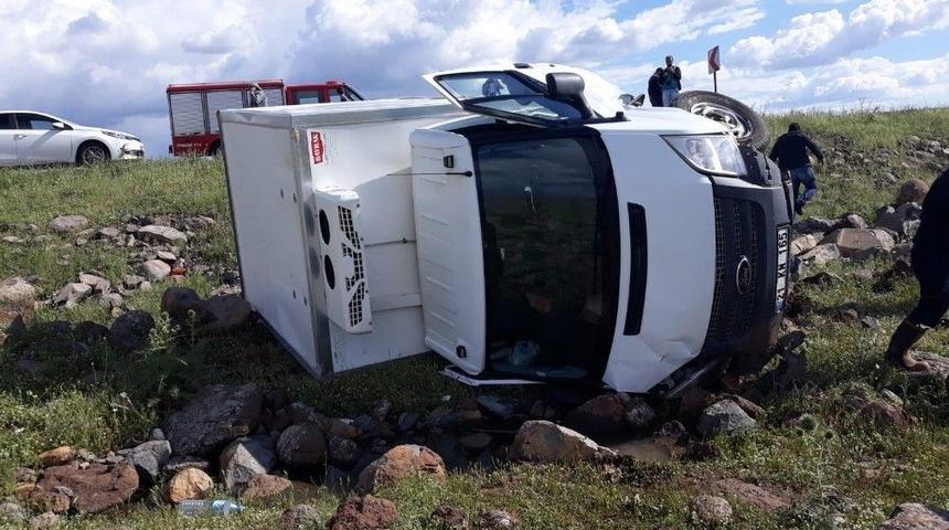 Siverek&rsquo;te Kamyonet Şarampole U&ccedil;tu: 1 Yaralı
