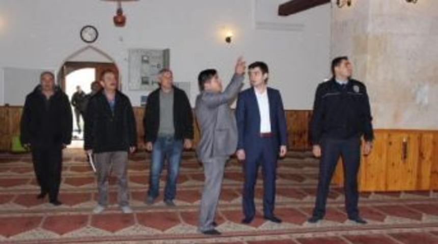 Kaymakam Çiftçi Tarihi Oğuz Camisini İnceledi