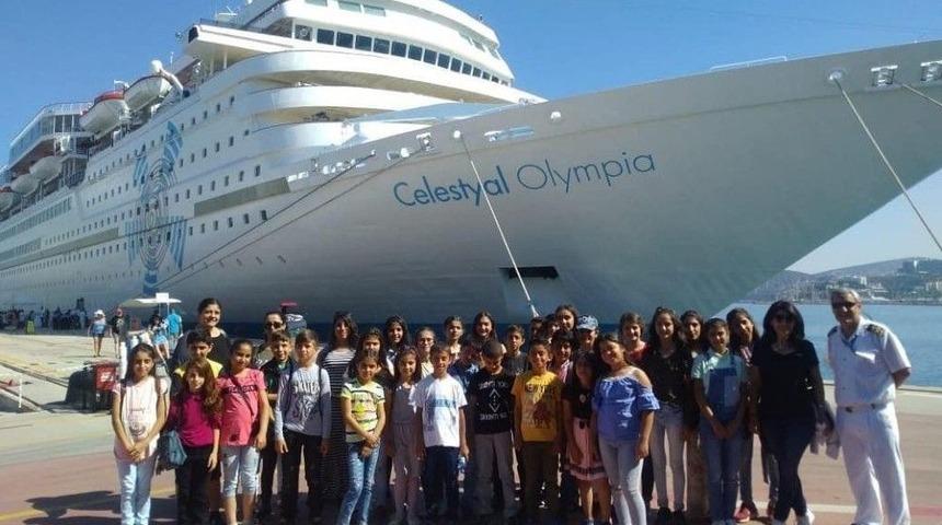 Germencikli &Ouml;ğrenciler Turist Gemisini Gezdi