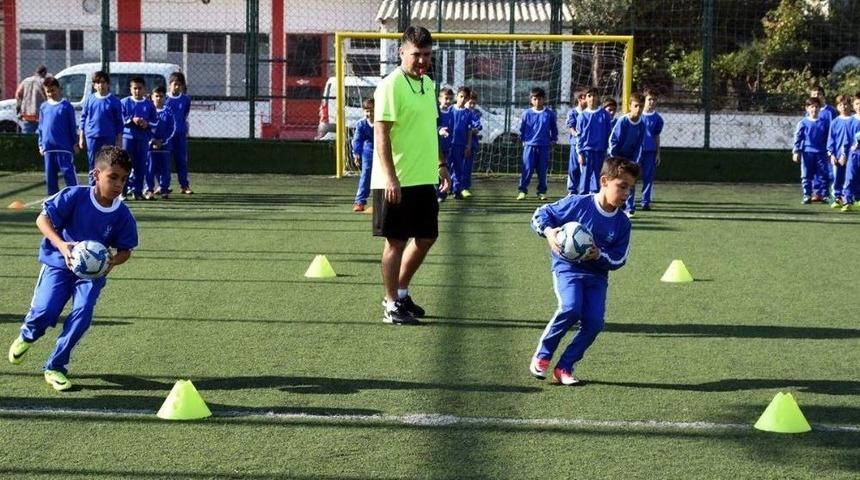 Aliağalı Gen&ccedil;ler Spor Yaparak Eğlenecek