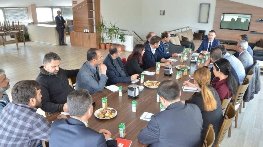 İlan Hizmetleri M&uuml;d&uuml;r&uuml; &Ccedil;am, Yerel Gazete Temsilcileriyle Biraraya Geldi