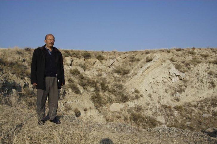 Köyde Oluşan Obruklar Vatandaşları Korkutuyor G1