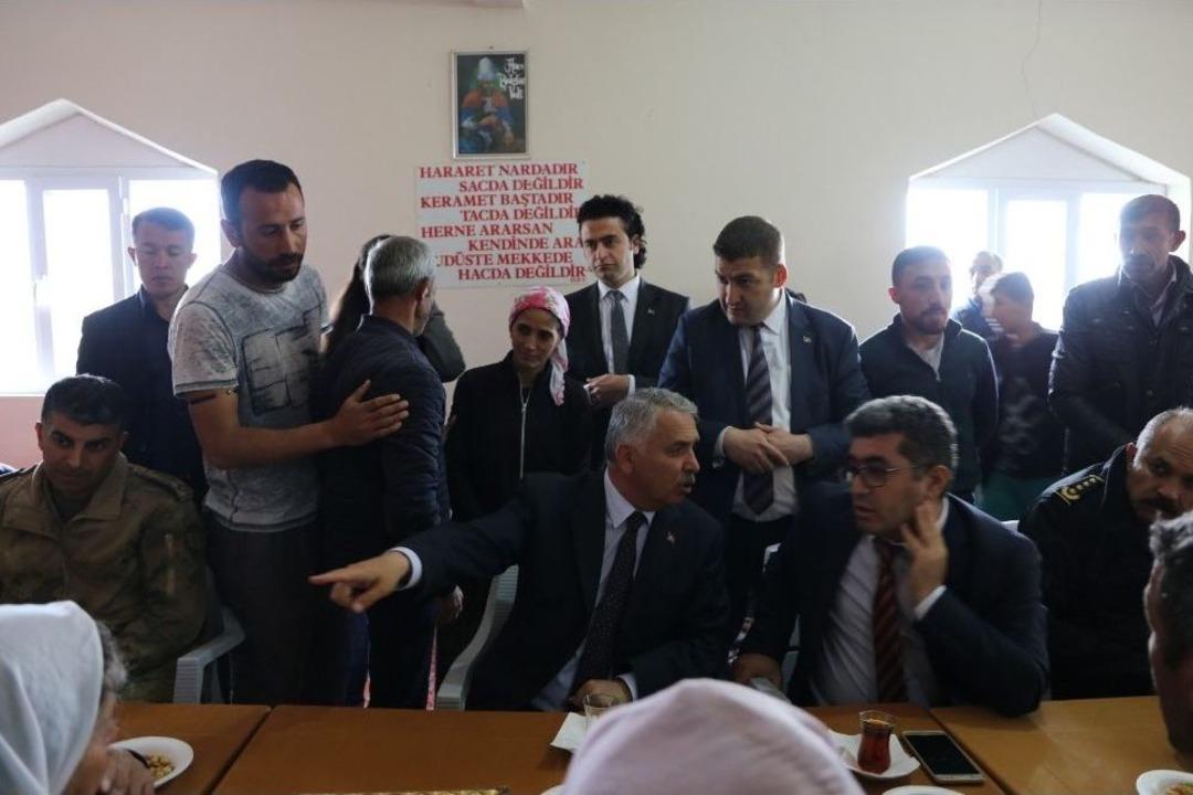 Vartolu Nineden Altın K&uuml;pe Talebi