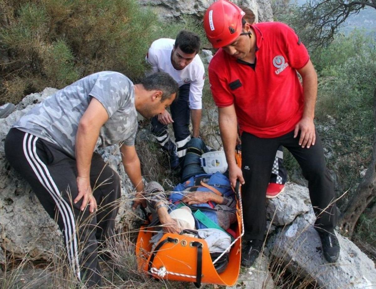 Zeytin Ağacından Kayalıklara D&uuml;şen Vatandaş 4 Saatte Kurtarıldı