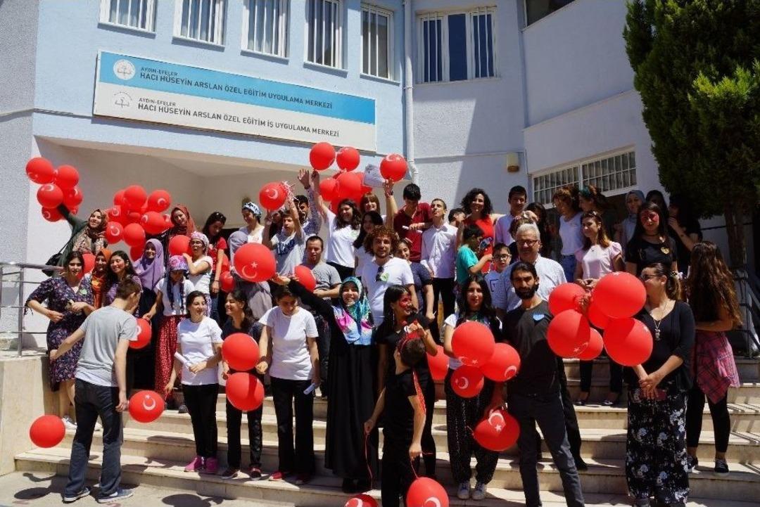 Engelleri Kaldırdılar, G&ouml;n&uuml;llerince Eğlendiler