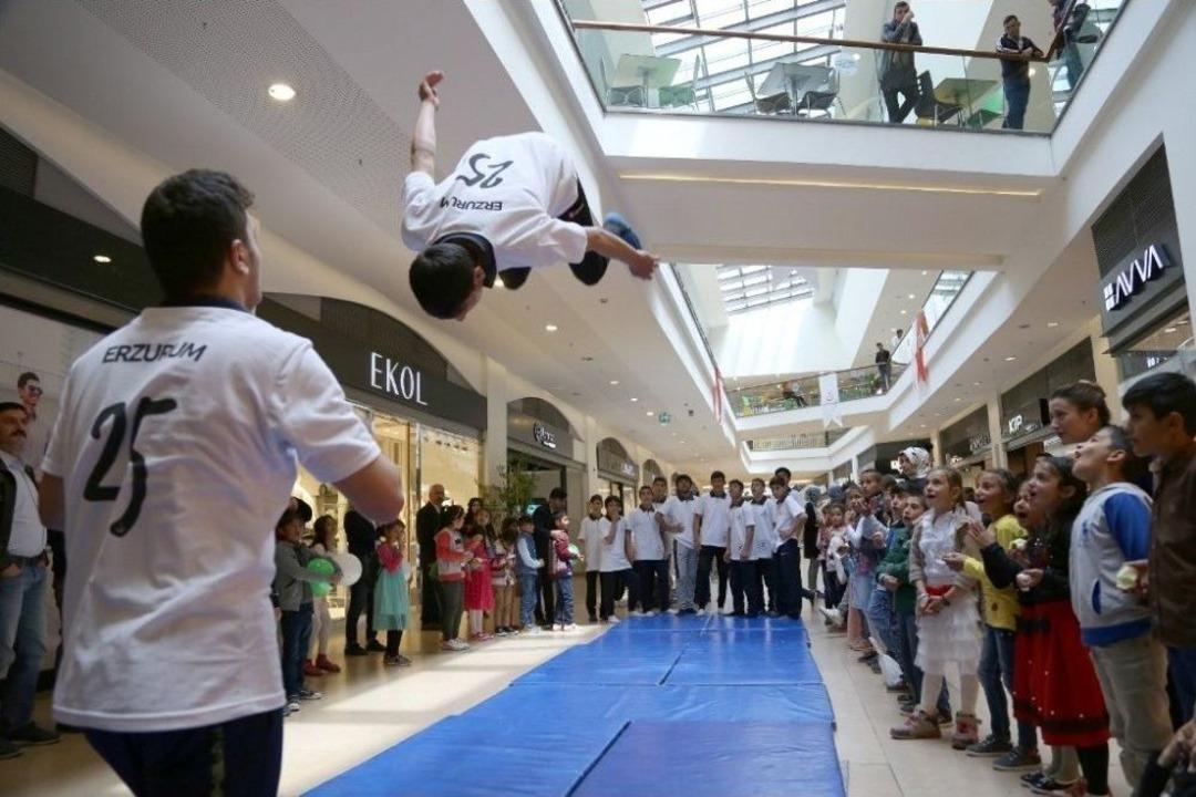 &Ccedil;ocuklar Sağlıklı Yaşam Şenliği&rsquo;nde Doyasıya Eğlendi