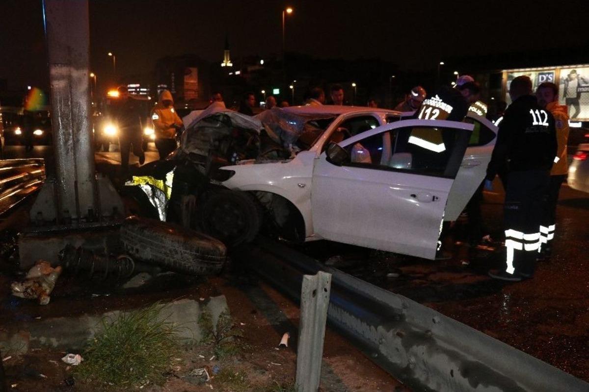 Bakırk&ouml;y&rsquo;de Kaza; 1&rsquo;i Ağır 3 Yaralı