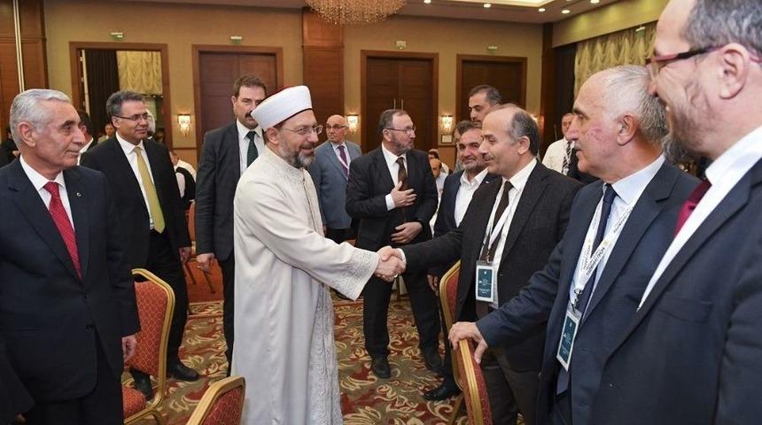 Diyanet İşleri Başkanı Erbaş Malatya&rsquo;da Kanaat &Ouml;nderleriyle Bir Araya Geldi
