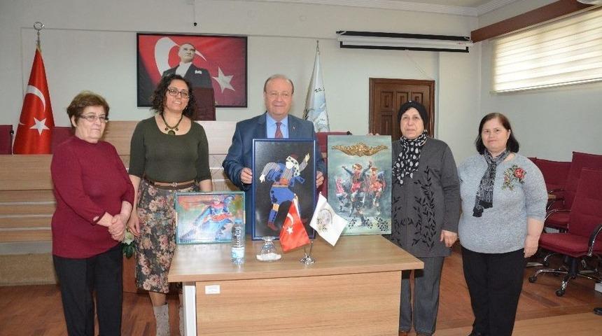 Başkan &Ouml;zakcan, El Sanatları Kursiyerlerini Ağırladı