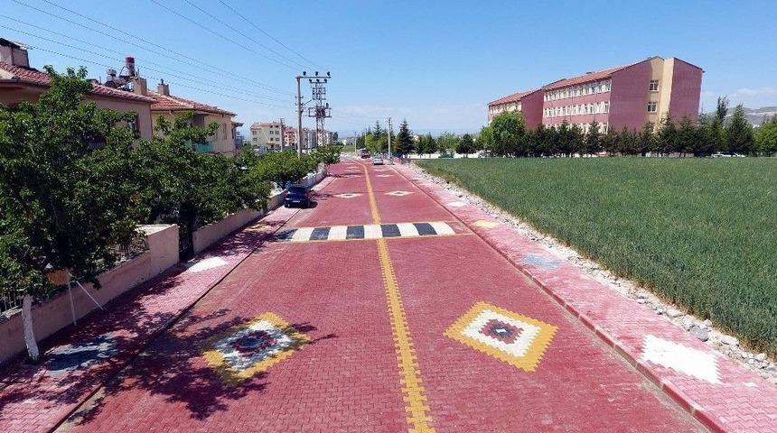 Develi Anadolu Lisesi Çevresinde Parke Çalışmaları Tamamlandı