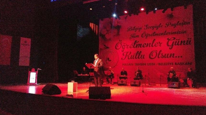 Ahmet &Ouml;zhan En G&uuml;zel Par&ccedil;alarını &Ouml;ğretmenler İ&ccedil;in Seslendirdi