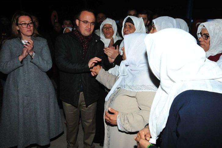 Çanakkaleli Umreciler Dualarla Karşılandı G5