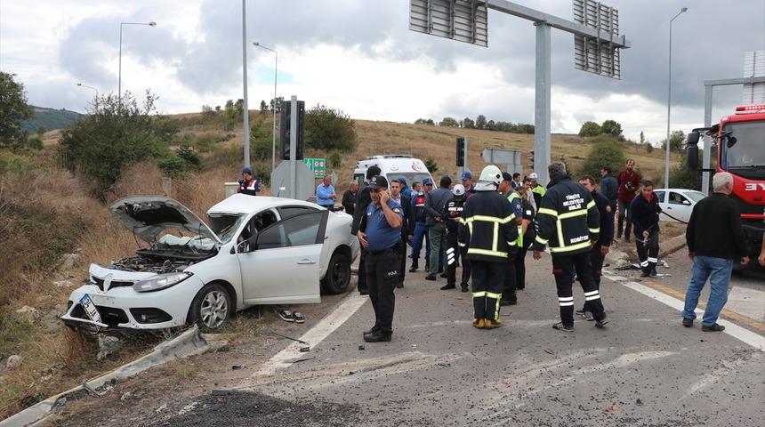 Bolu'da kamyonla otomobil çarpıştı: 1 ölü, 3 yaralı