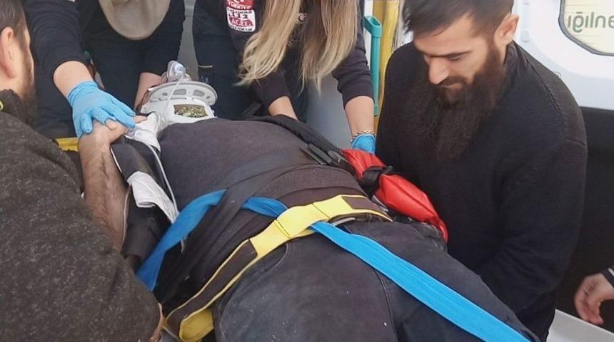 Aksaray&rsquo;da Otomobille &Ccedil;arpışan Motosikletin S&uuml;r&uuml;c&uuml;s&uuml; Hayatını Kaybetti