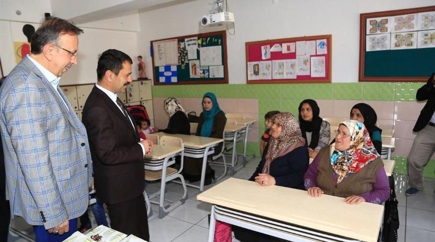 Okuma-yazma Seferberliğine Katılan Kadınlara Sertifika Verildi