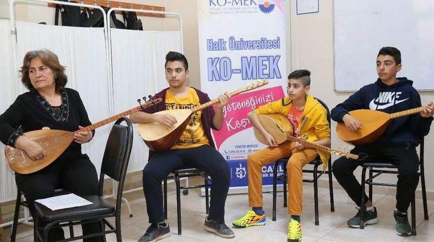 Ko-mek Kursiyerleri Aşık Veysel&rsquo;i Unutmadı