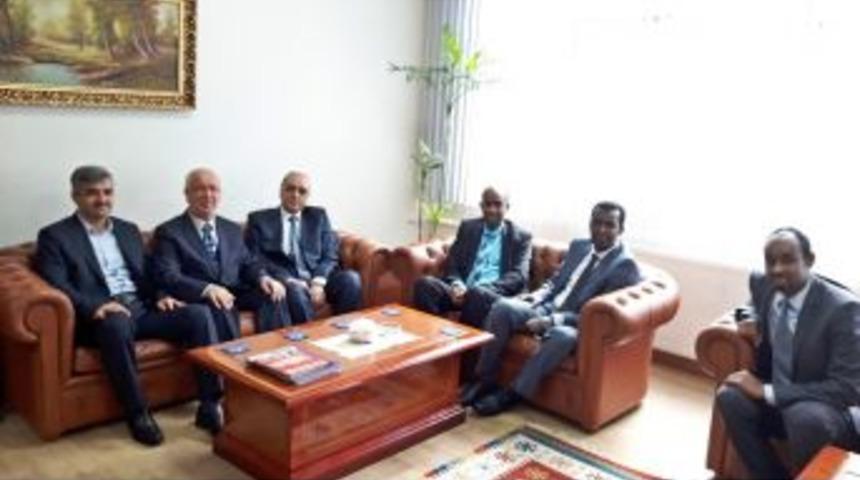 Somali Bayındırlık Ve İskan Bakanı&rsquo;ndan İhl&acirc;s Vakfı&rsquo;na Ziyaret