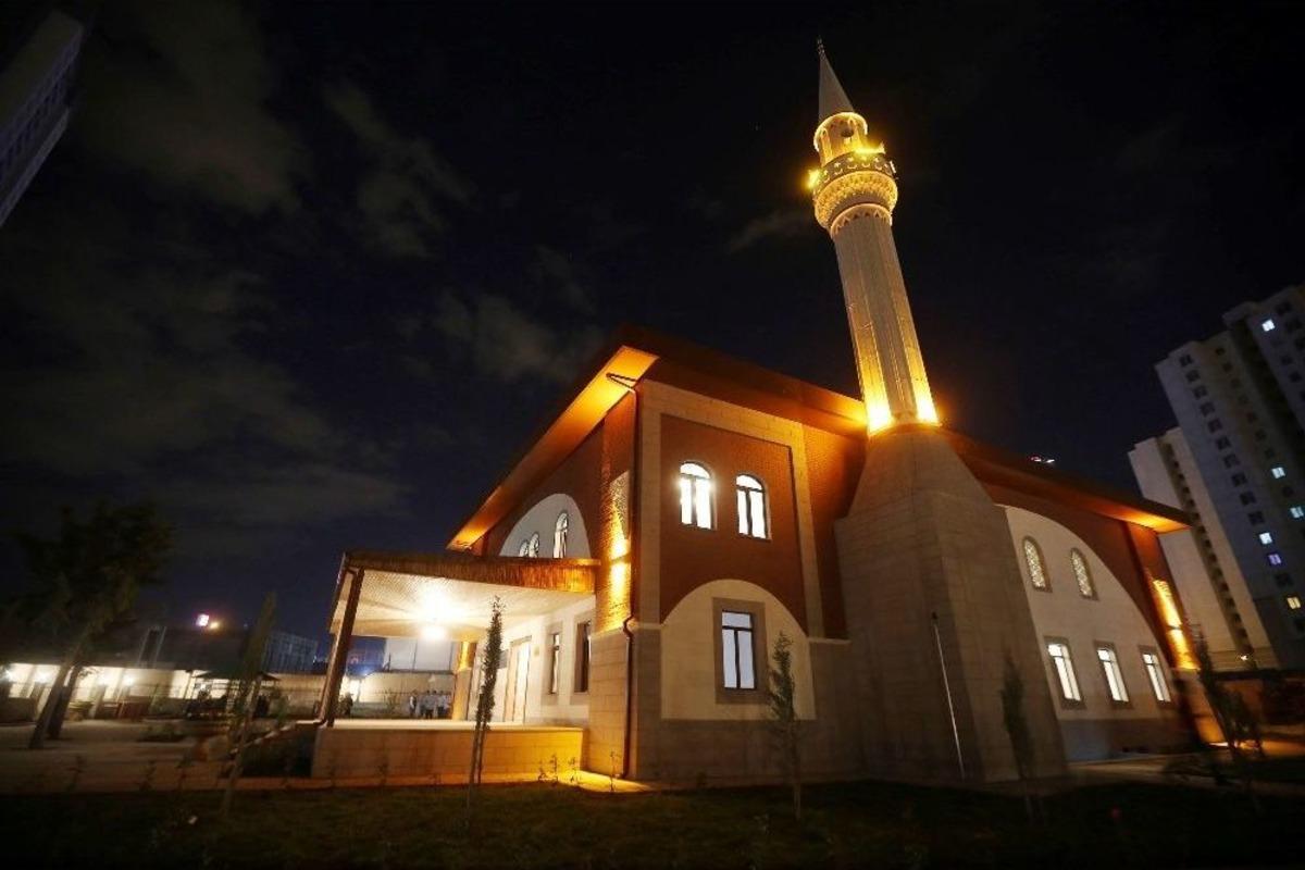 Mehmet Akif Ersoy Camii Ramazan&rsquo;da A&ccedil;ıldı