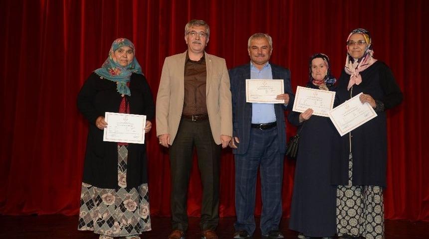 Pursaklar&rsquo;da Okuma Yazma &Ouml;ğrenenler Sertifikalarını Aldı