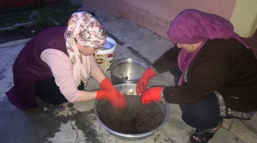 Sarıkamış&rsquo;ta C Vitamin Deposu Kuşburnu Ramazan İ&ccedil;in Hazırlanıyor