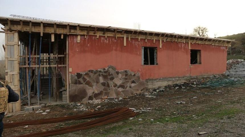 Kaymakam &Ccedil;etin, Yanan Cem Evinde İncelemelerde Bulundu