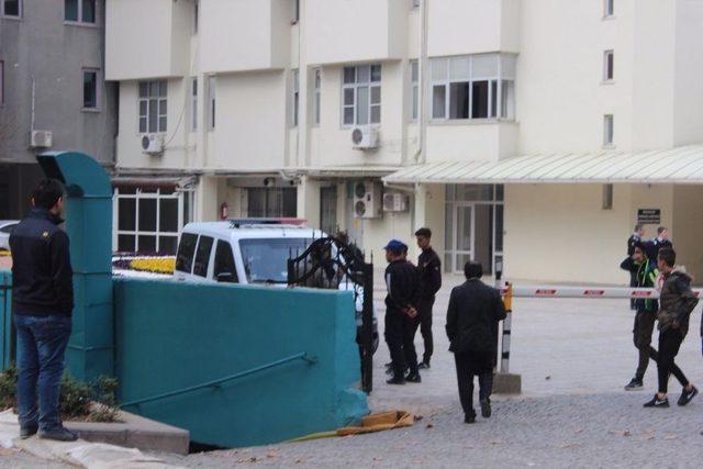 Gen&ccedil;lerin Kavgasını B&uuml;y&uuml;meden Polis &Ouml;nledi 2