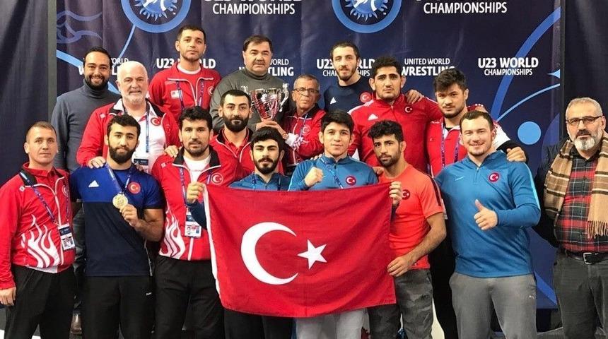 Rekt&ouml;r Bircan, D&uuml;nya Şampiyonunu Tebrik Etti