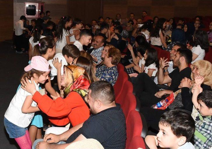 Miniklerin Tiyatro Gösterisi Büyük Beğeni Aldı G3