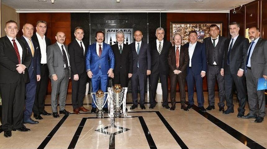 Ankaragücü Zafer Sevincini Başkan Tuna İle Paylaştı