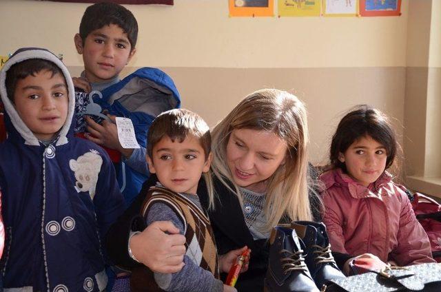 ‘gönül Elçileri’nden Köy Okullarına Ziyaret