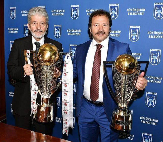 Ankaragücü Zafer Sevincini Başkan Tuna İle Paylaştı