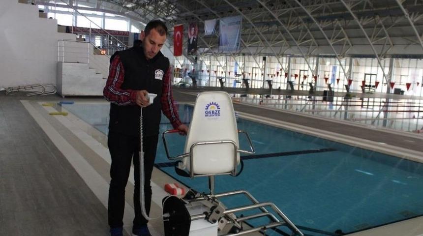 Olimpik Y&uuml;zme Havuzuna Engelli Asans&ouml;r&uuml;