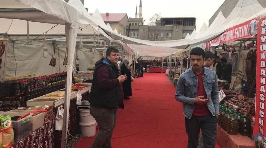 Patnos&rsquo;ta A&ccedil;ılan Y&ouml;resel Yiyecekler Fuarı Vatandaşlar Tarafından Yoğun İlgi G&ouml;r&uuml;yor